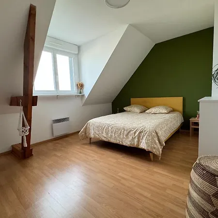 Spacious Flat With Terrace شقة *