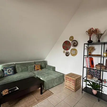 Spacious Flat With Terrace شقة *