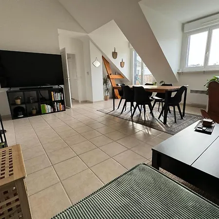 Spacious Flat With Terrace * كان